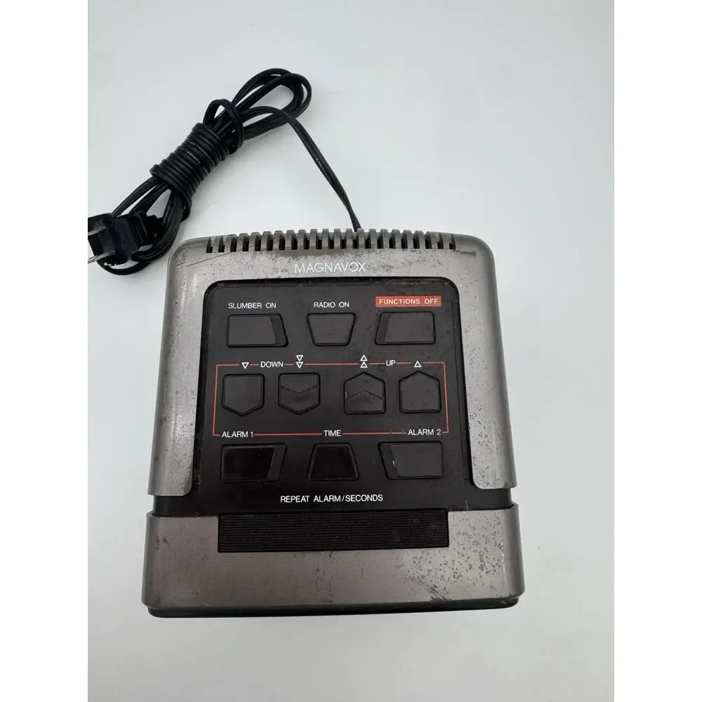Magnavox D-3110/17 Cube AM/FM Dual Alarm Battery Backup Clock Radio